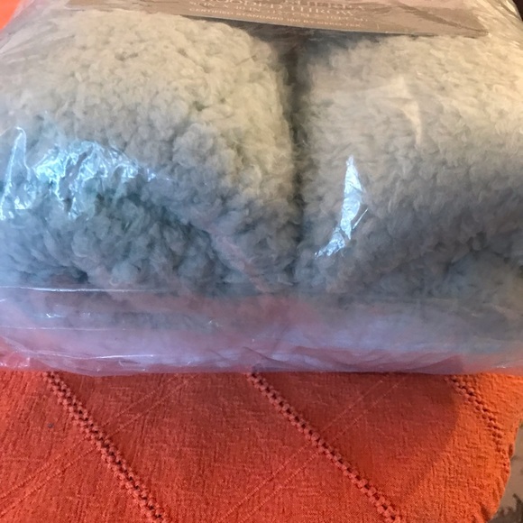 UGG classic Sherpa hooded throw for kids - Picture 7 of 11